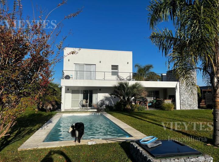 Casa · 245m² · 7 Ambientes