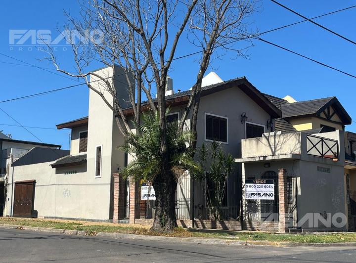 Casa · 170m² · 5 Ambientes · 1 Cochera