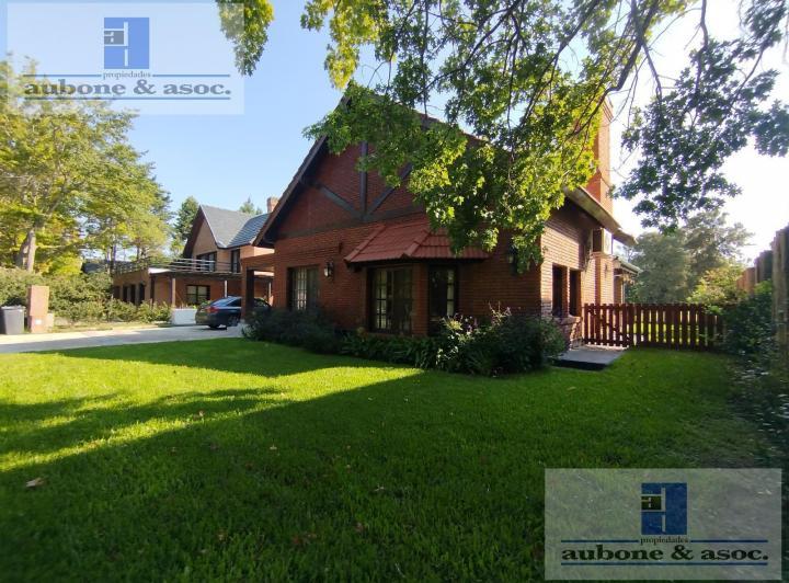 Casa · 280m² · 5 Ambientes · 2 Cocheras
