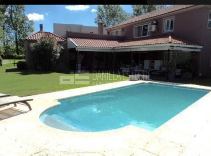 Casa · 400m² · 7 Ambientes · 2 Cocheras
