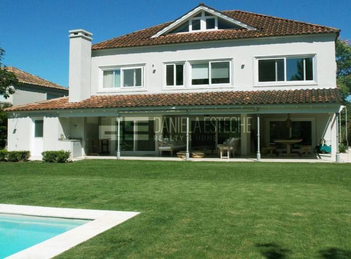 Casa · 480m² · 11 Ambientes · 2 Cocheras