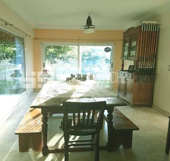 Casa · 300m² · 7 Ambientes · 1 Cochera
