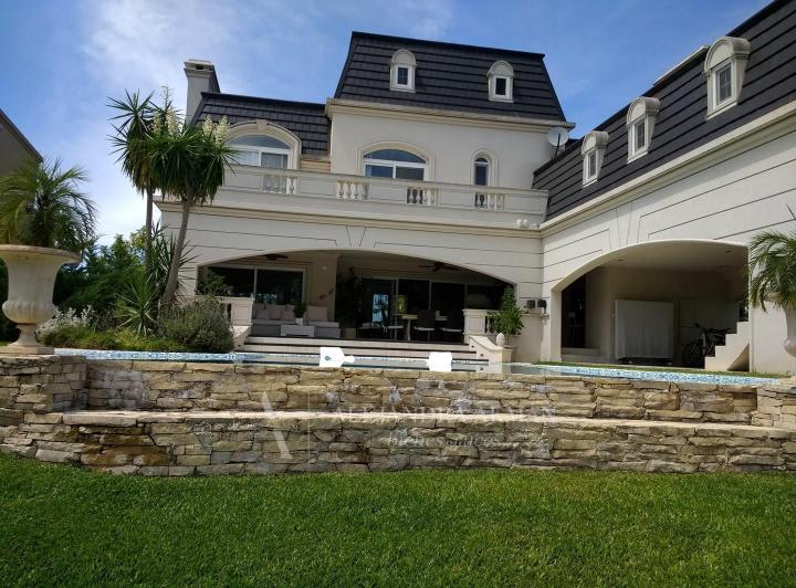 Casa · 533m² · 7 Ambientes