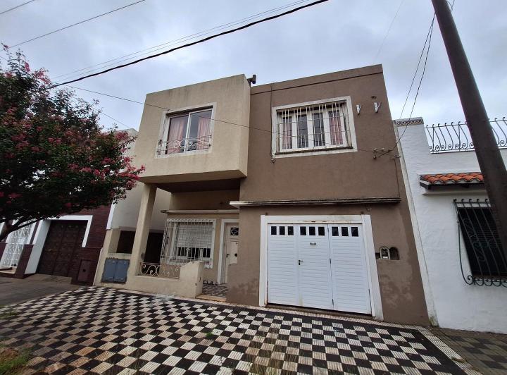 Casa · 182m² · 5 Ambientes · 1 Cochera