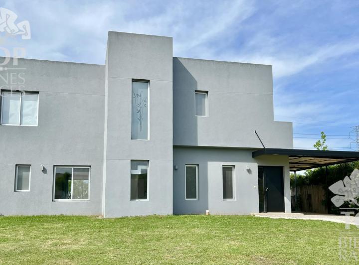Casa · 220m² · 6 Ambientes