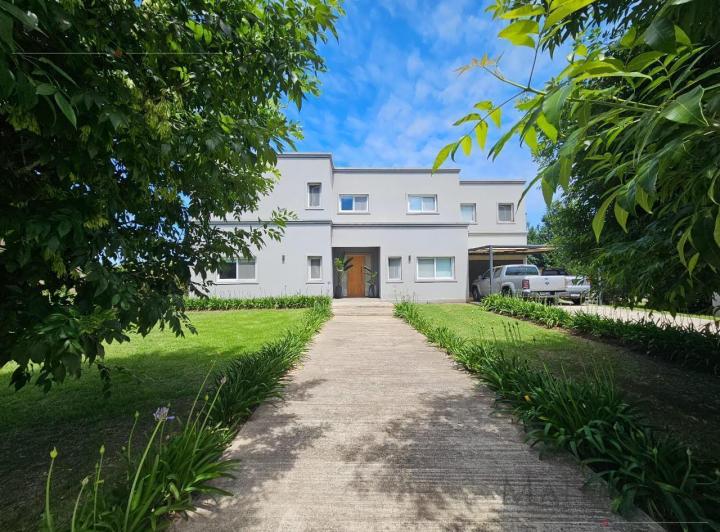 Casa · 315m² · 7 Ambientes · 2 Cocheras