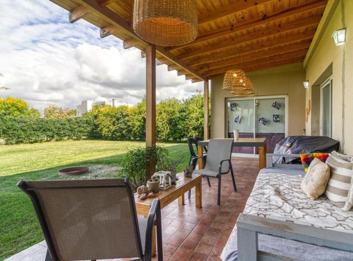 Casa · 171m² · 5 Ambientes · 1 Cochera