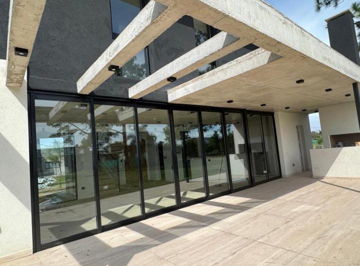 Casa · 166m² · 5 Ambientes · 1 Cochera
