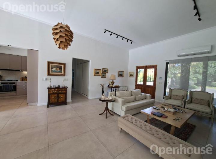 Casa · 209m² · 6 Ambientes · 6 Cocheras