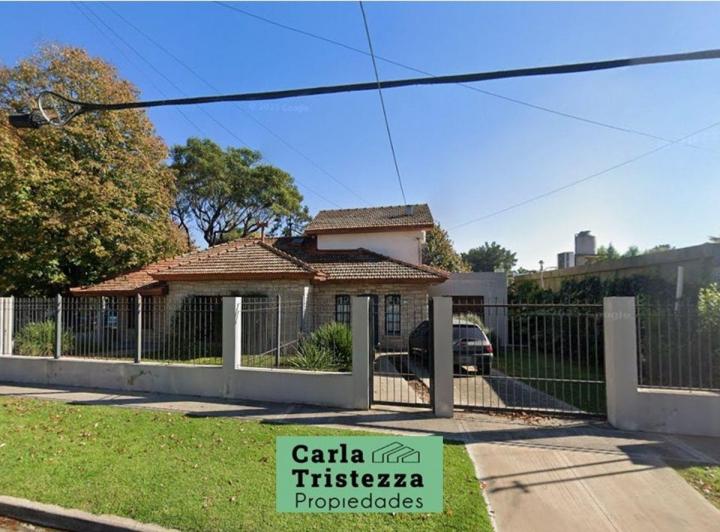 Casa · 219m² · 7 Ambientes · 2 Cocheras