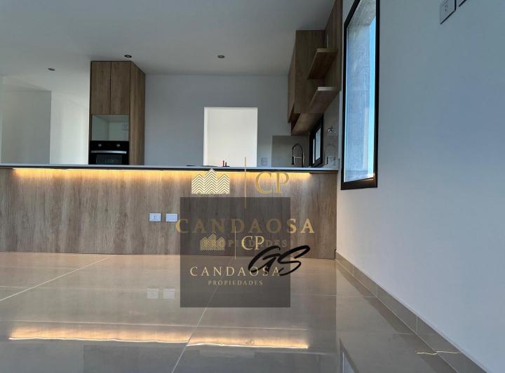 Casa · 135m² · 5 Ambientes · 3 Cocheras