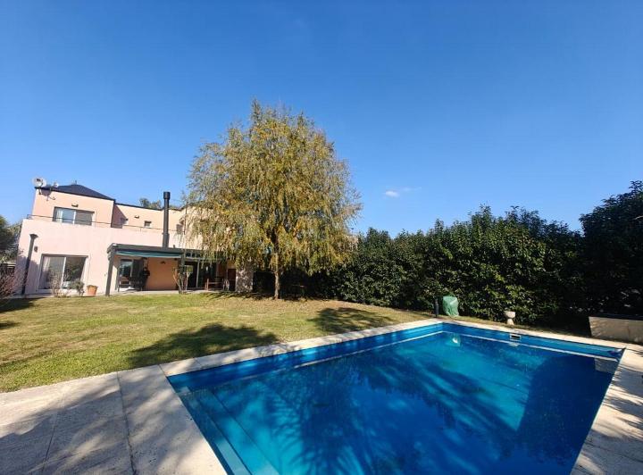 Casa · 204m² · 5 Ambientes · 3 Cocheras