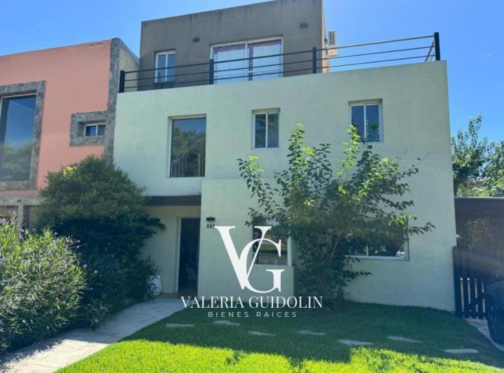 Casa · 205m² · 5 Ambientes · 2 Cocheras