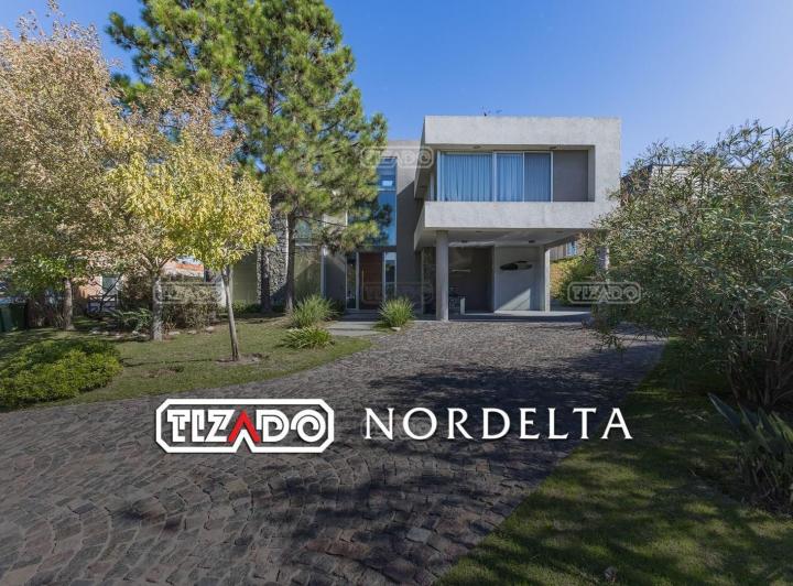Casa · 440m² · 5 Ambientes · 1 Cochera