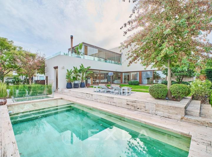 Casa · 557m² · 6 Ambientes · 1 Cochera