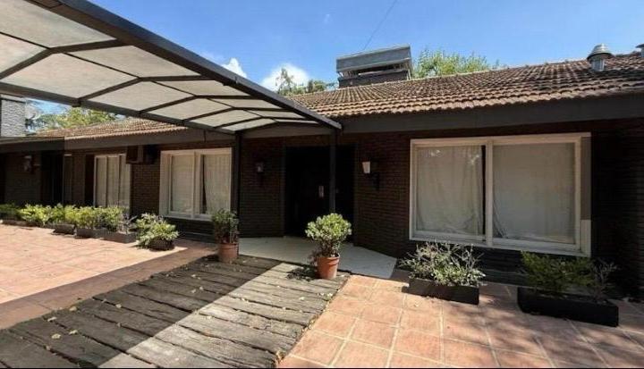 Casa · 310m² · 9 Ambientes