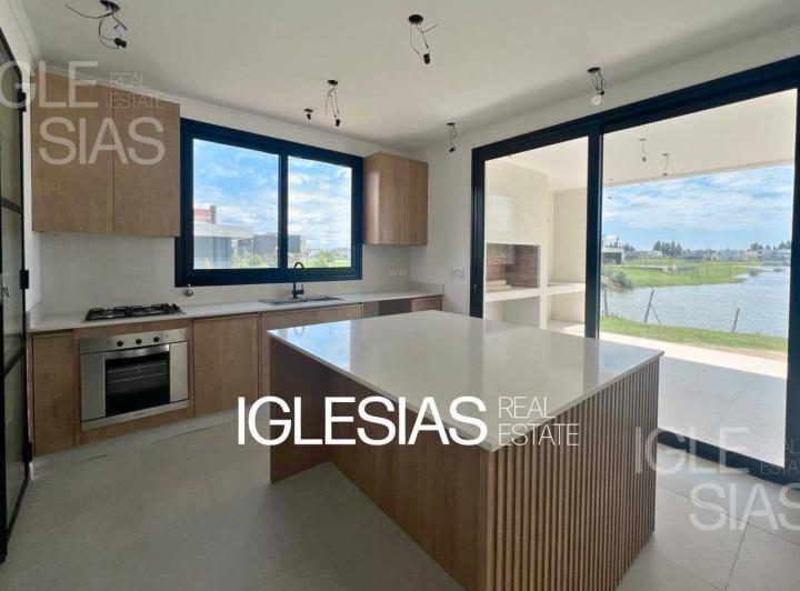 Casa · 223m² · 7 Ambientes