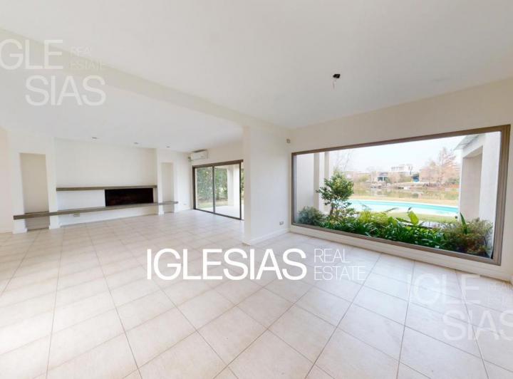 Casa · 340m² · 6 Ambientes · 2 Cocheras