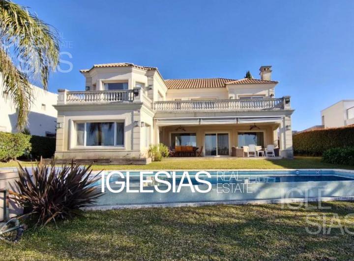 Casa · 385m² · 7 Ambientes