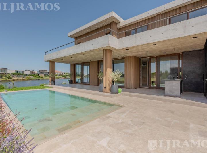 Casa · 460m² · 7 Ambientes