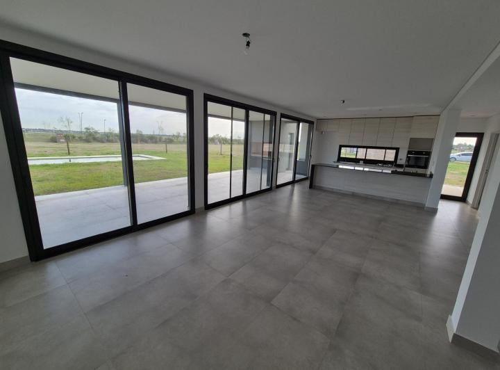 Casa · 164m² · 5 Ambientes · 2 Cocheras