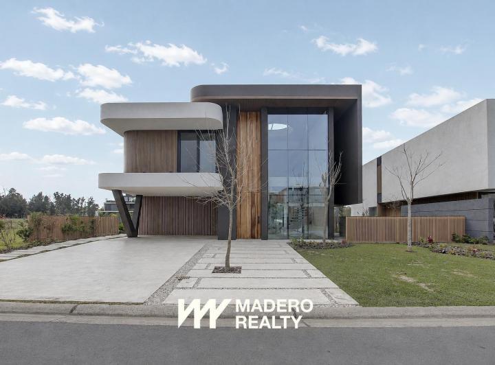 Casa · 540m² · 7 Ambientes · 2 Cocheras