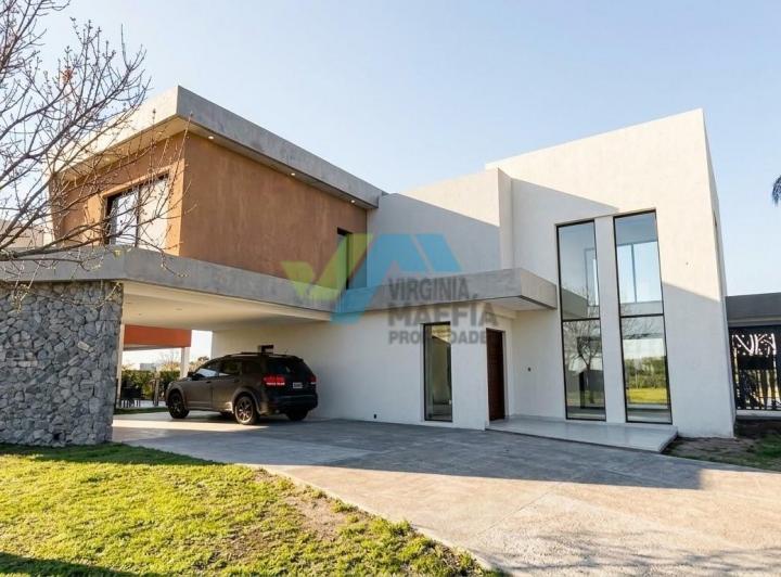 Casa · 250m² · 5 Ambientes · 2 Cocheras