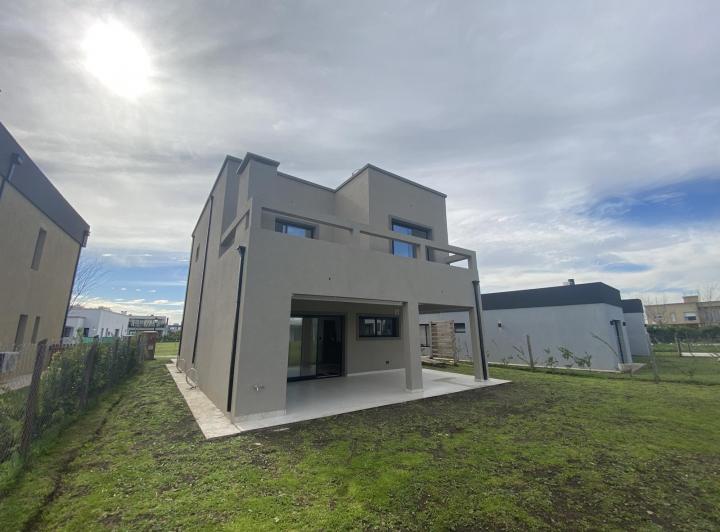 Casa · 197m² · 5 Ambientes · 2 Cocheras