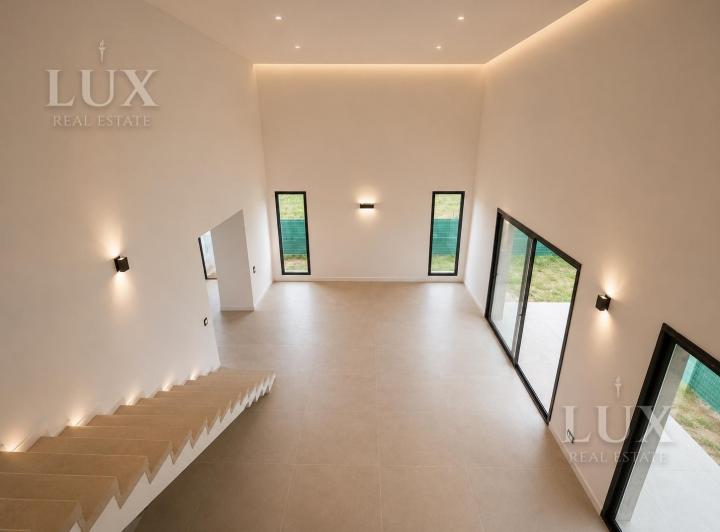 Casa · 282m² · 7 Ambientes · 4 Cocheras