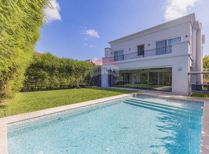 Casa · 252m² · 5 Ambientes · 3 Cocheras