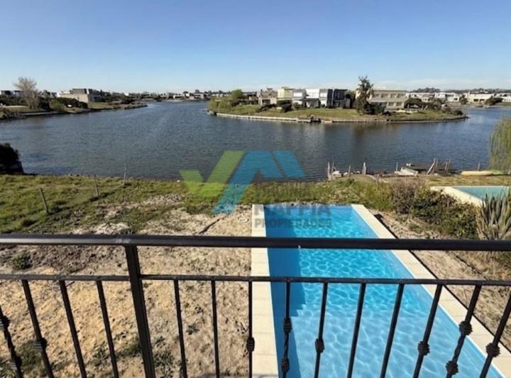 Casa · 336m² · 5 Ambientes · 2 Cocheras