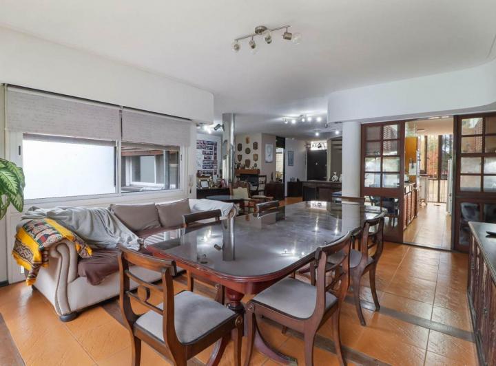 Casa · 277m² · 6 Ambientes · 4 Cocheras