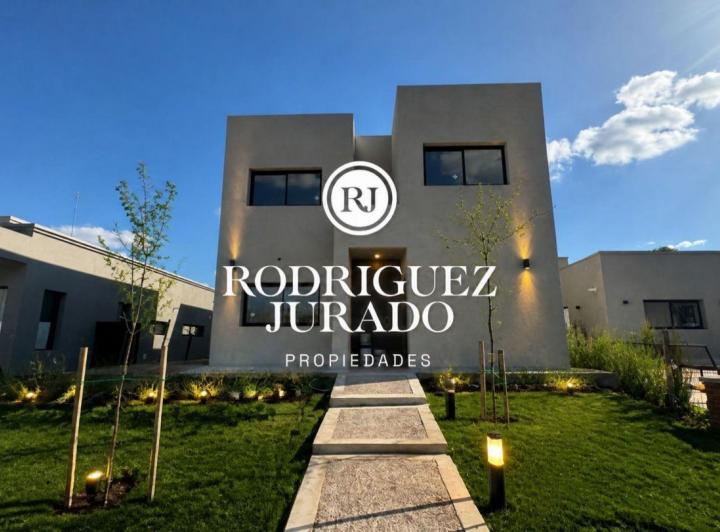 Casa · 216m² · 6 Ambientes