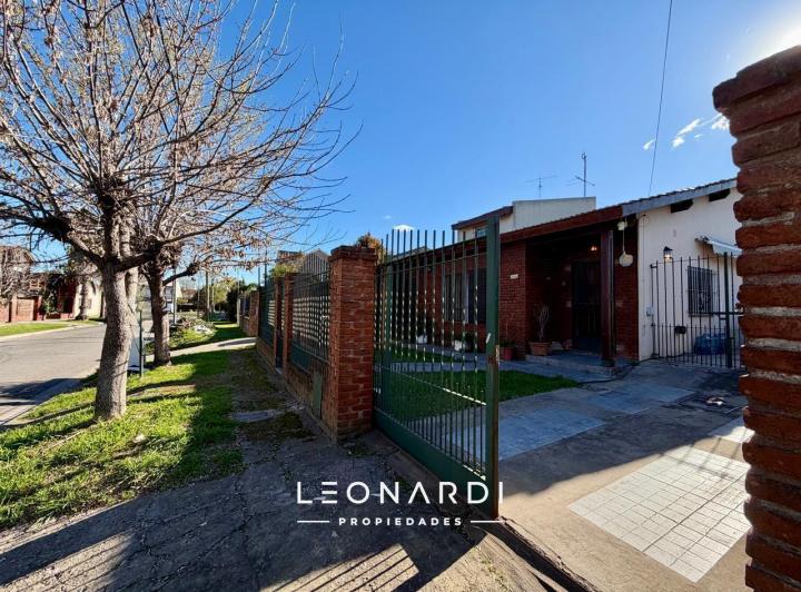 Casa · 145m² · 6 Ambientes · 3 Cocheras