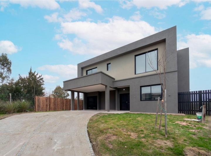 Casa · 190m² · 5 Ambientes · 2 Cocheras