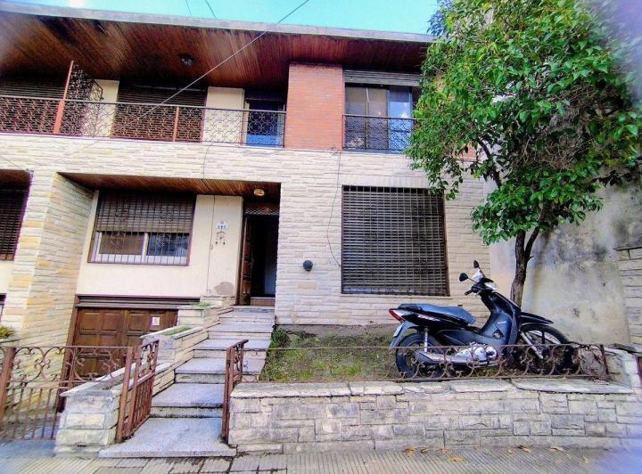 Casa · 170m² · 5 Ambientes · 2 Cocheras
