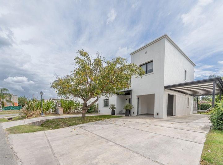 Casa · 169m² · 5 Ambientes · 1 Cochera