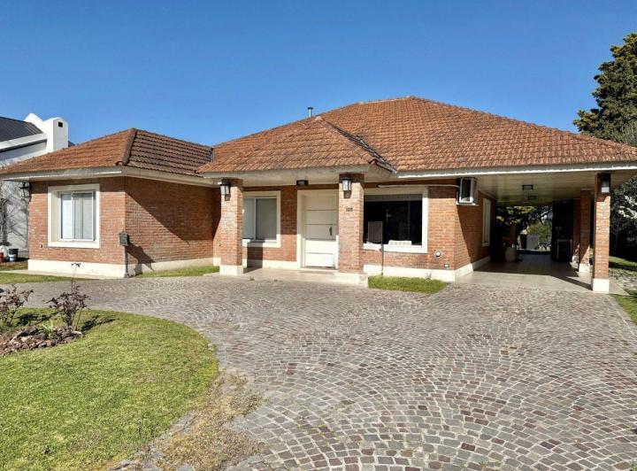 Casa · 150m² · 5 Ambientes · 2 Cocheras
