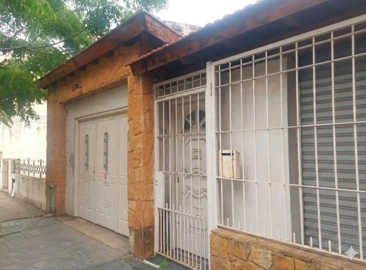 Casa · 200m² · 6 Ambientes · 1 Cochera