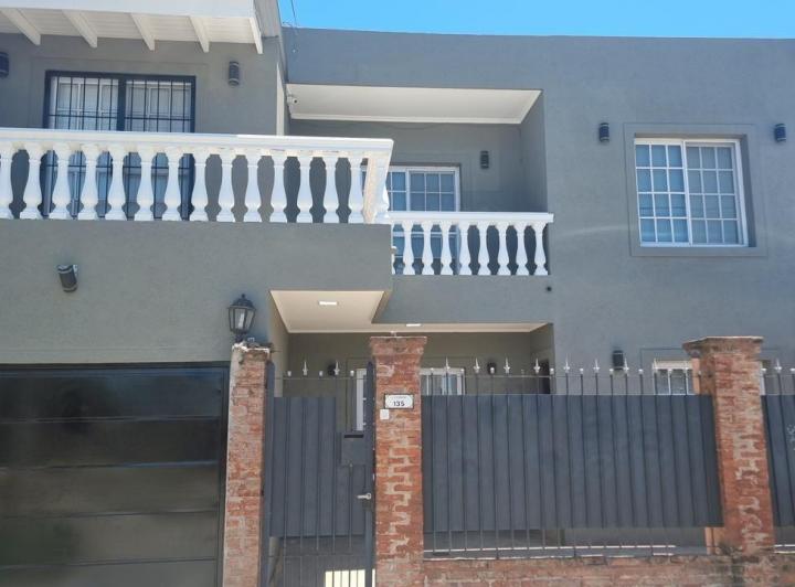 Casa · 180m² · 5 Ambientes