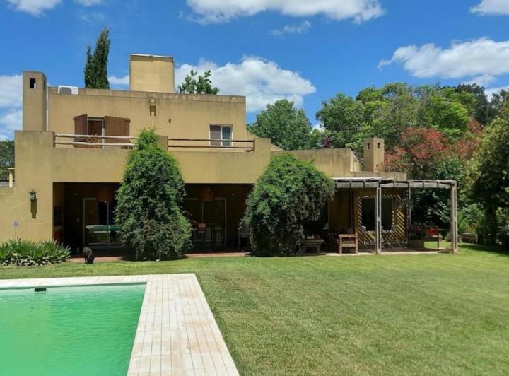 Casa · 250m² · 5 Ambientes