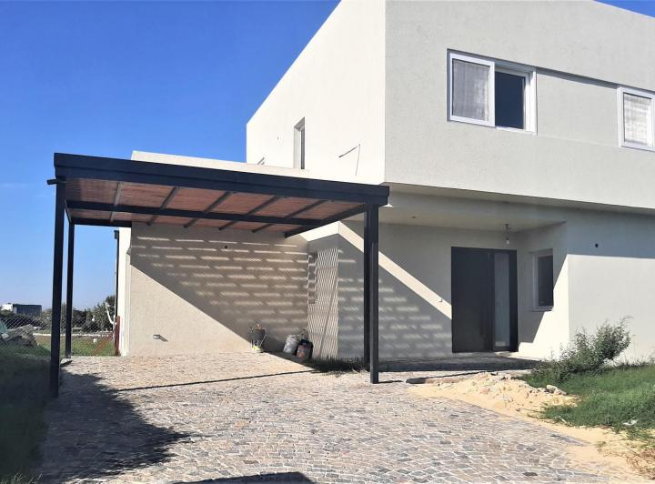 Casa · 196m² · 4 Dormitorios · 2 Cocheras