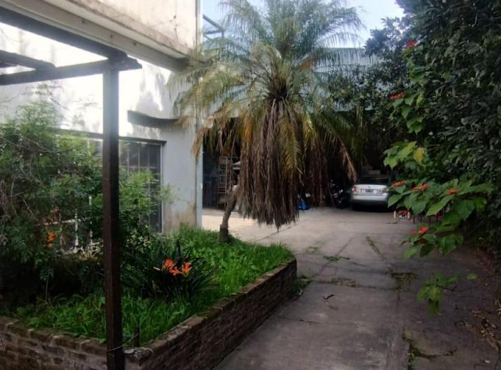 Casa · 620m² · 5 Ambientes · 6 Cocheras