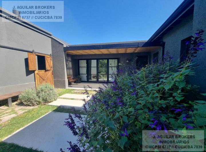 Casa · 315m² · 5 Ambientes · 2 Cocheras
