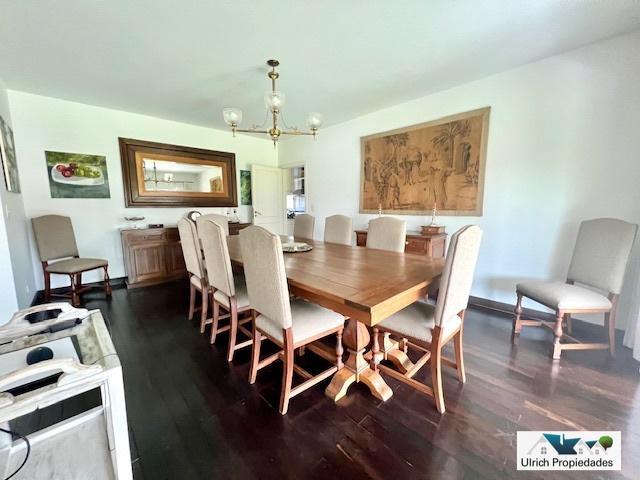 Casa · 360m² · 5 Ambientes · 4 Cocheras