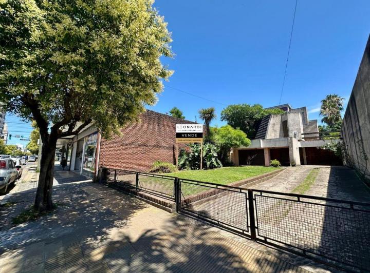 Casa · 170m² · 6 Ambientes · 1 Cochera