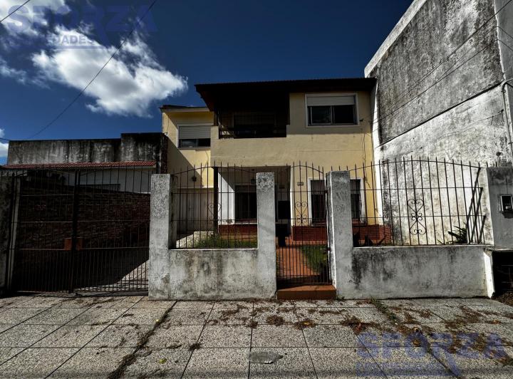 Casa · 240m² · 5 Ambientes
