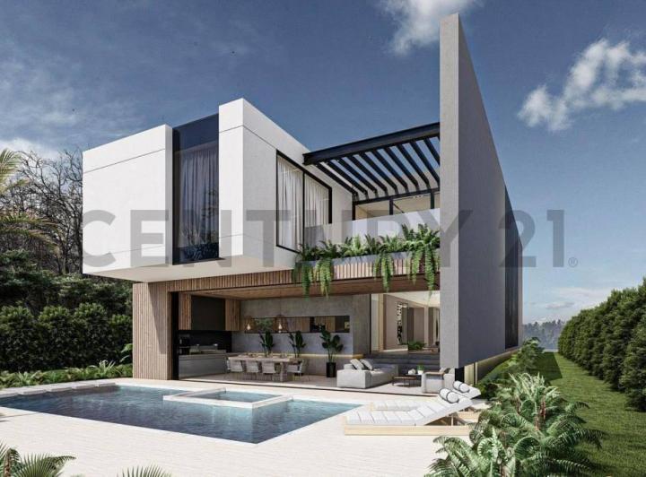 Casa · 660m² · 8 Ambientes · 2 Cocheras