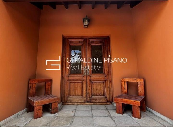 Casa · 300m² · 6 Ambientes · 2 Cocheras