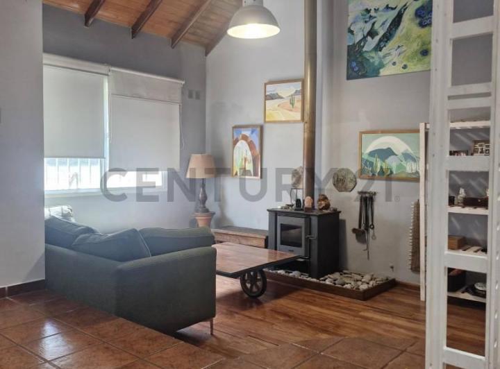 Casa · 235m² · 6 Ambientes · 1 Cochera